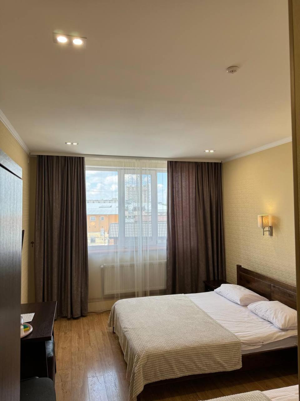 Passage Hotel Тернопил Екстериор снимка